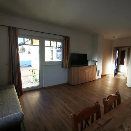 Stoffis Huetten טאופליץ